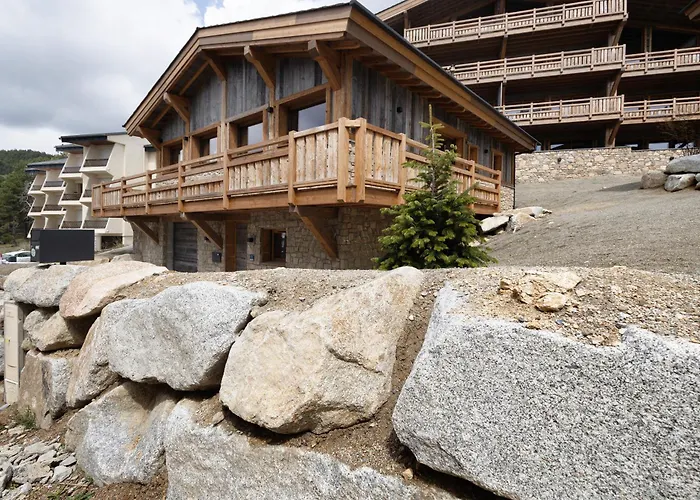 Nid Des Ecureuils Font-Romeu-Odeillo-Via